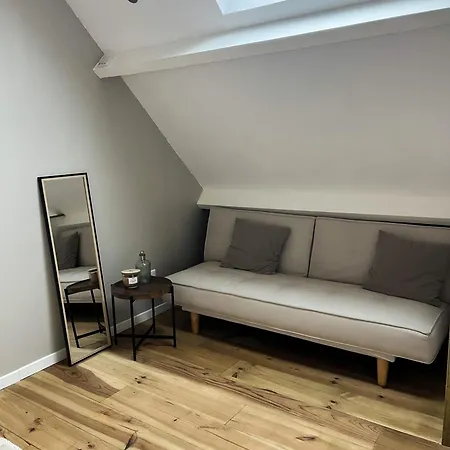 La Val - Parking Prive Gratuit Bed and Breakfast 3*