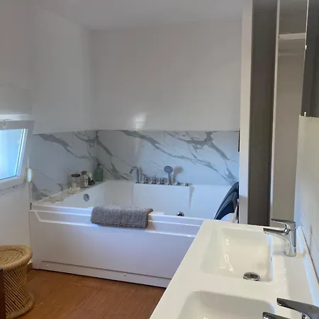 La Val Bed & Breakfast 3*